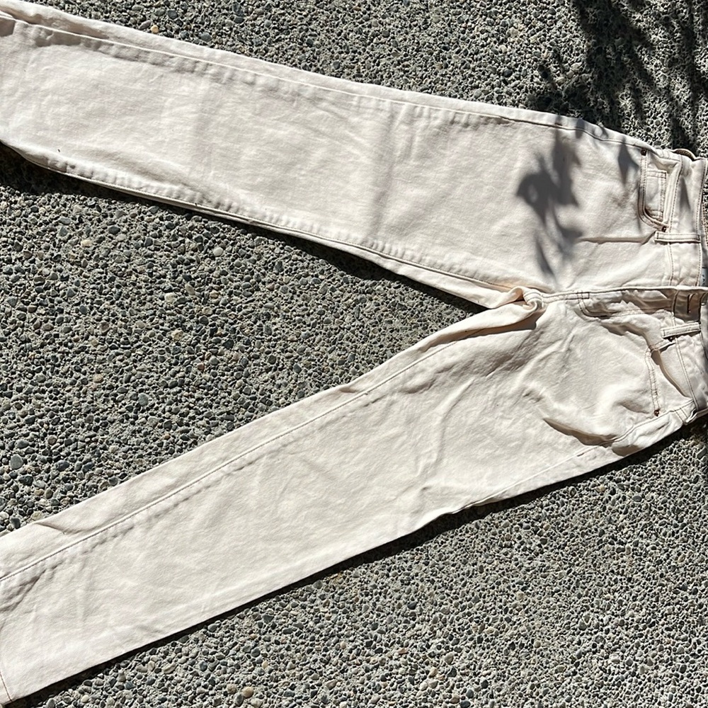 White cream Pacific Sunwear jeans. Price includes with shipping.
